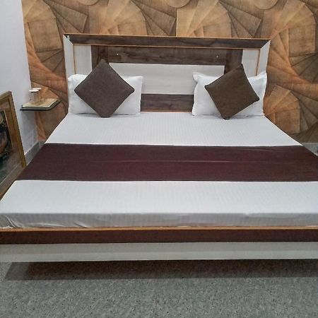 Branded Guest House Jalandhar Buitenkant foto